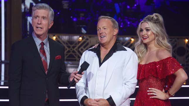 Tom Bergeron with Sean Spicer and his partner Lindsay Arnold on Dancing With The Stars